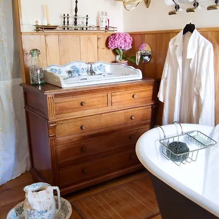 Chateau De La Roche Martel Roiffé