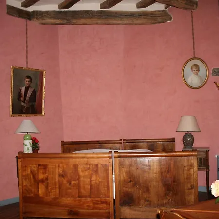 Chateau De La Roche Martel Bed & Breakfast Roiffé