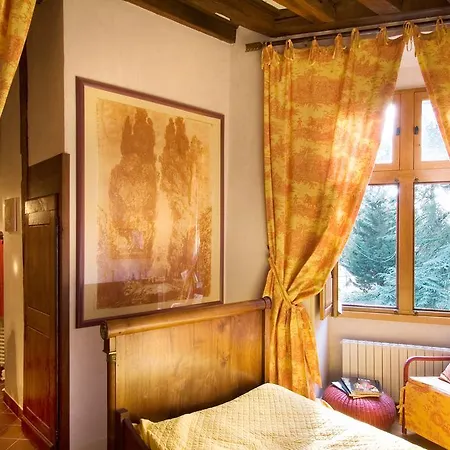 Château De La Roche Martel *