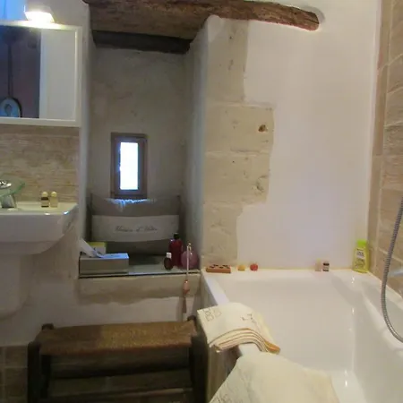 Château De La Roche Martel Alojamento de Acomodação e Pequeno-almoço