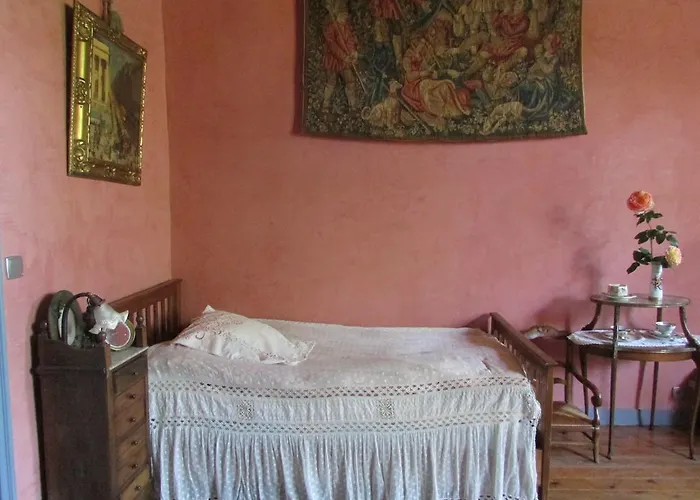 Chateau De La Roche Martel Roiffé